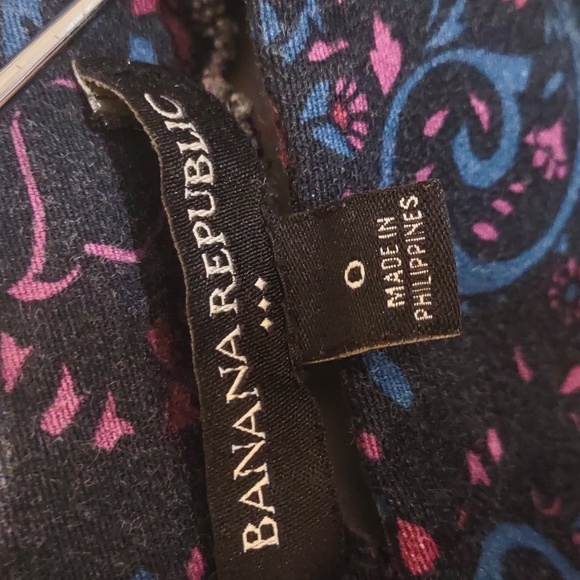 USED BANANA REPUBLIC SIZE 0 PRINT DRESS HAS HOLE IN CENTER AS SEEN IN PHOTOS - Picture 3 of 10